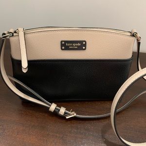 Great condition - super cute Kate Spade crossbody bag